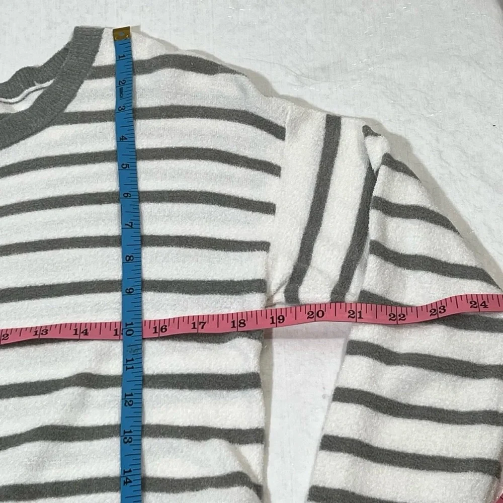 Barefoot Dreams Gray and White Striped Sweater - Picture 4 of 10